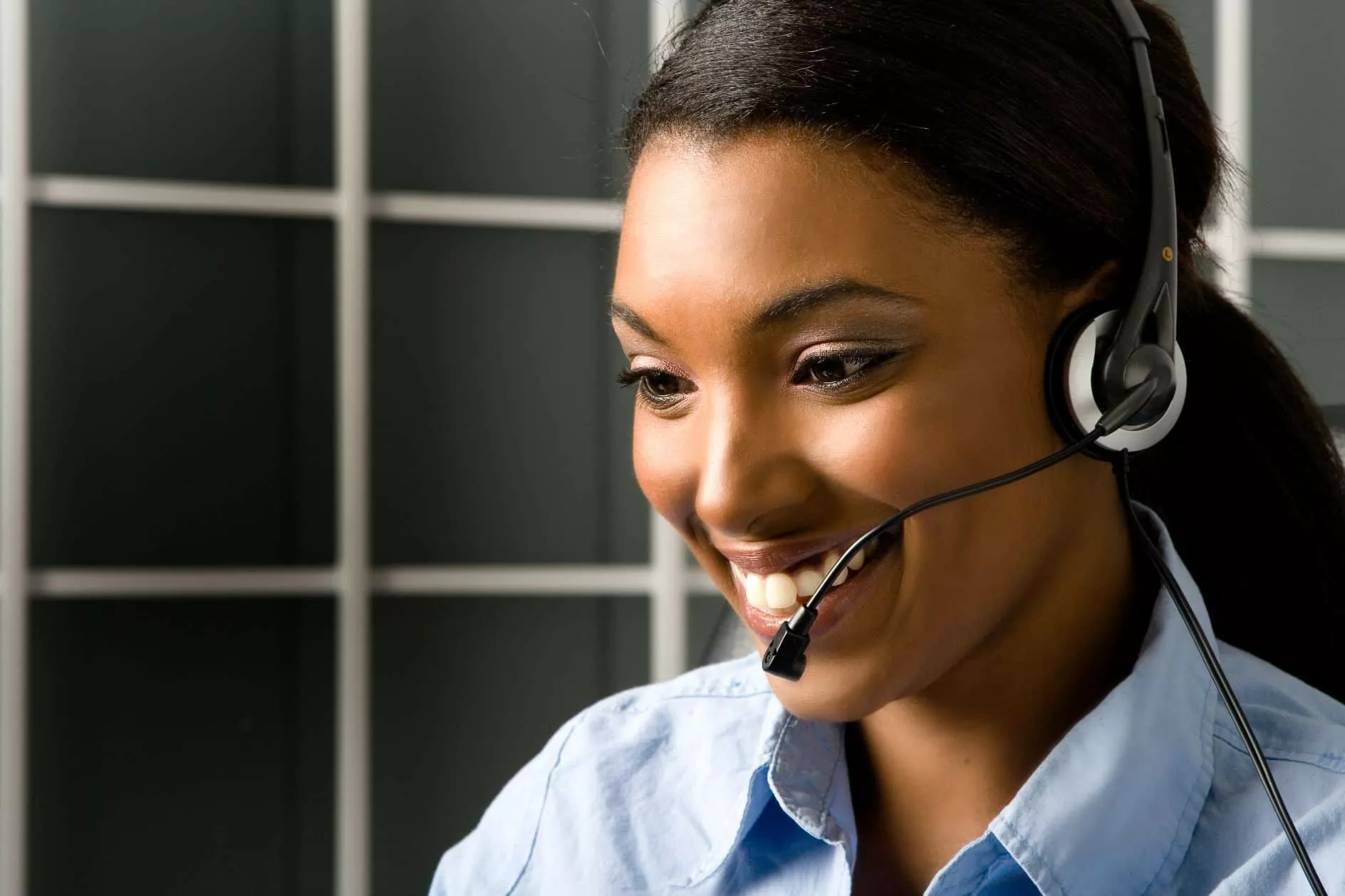 A support agent providing support through live chat on a laptop.